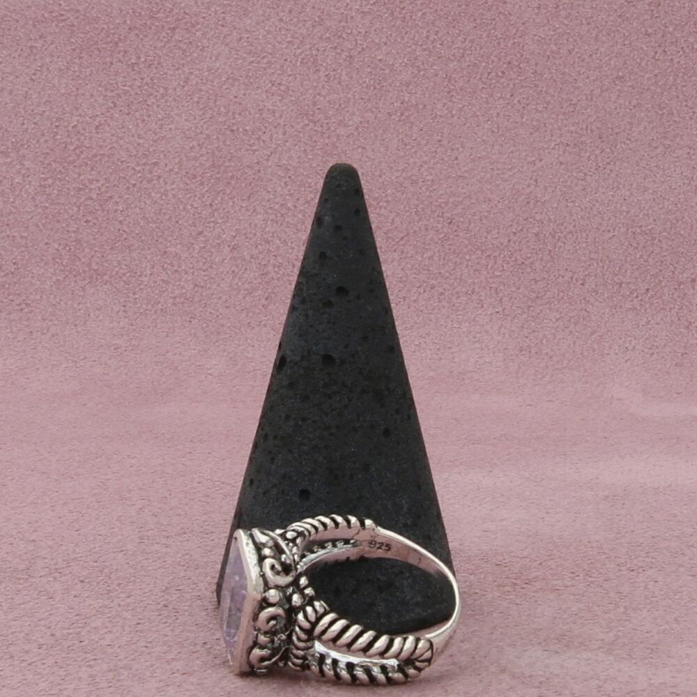 Elegant Silver Women's Ring with Clear Gemstone - Picture 3 of 3